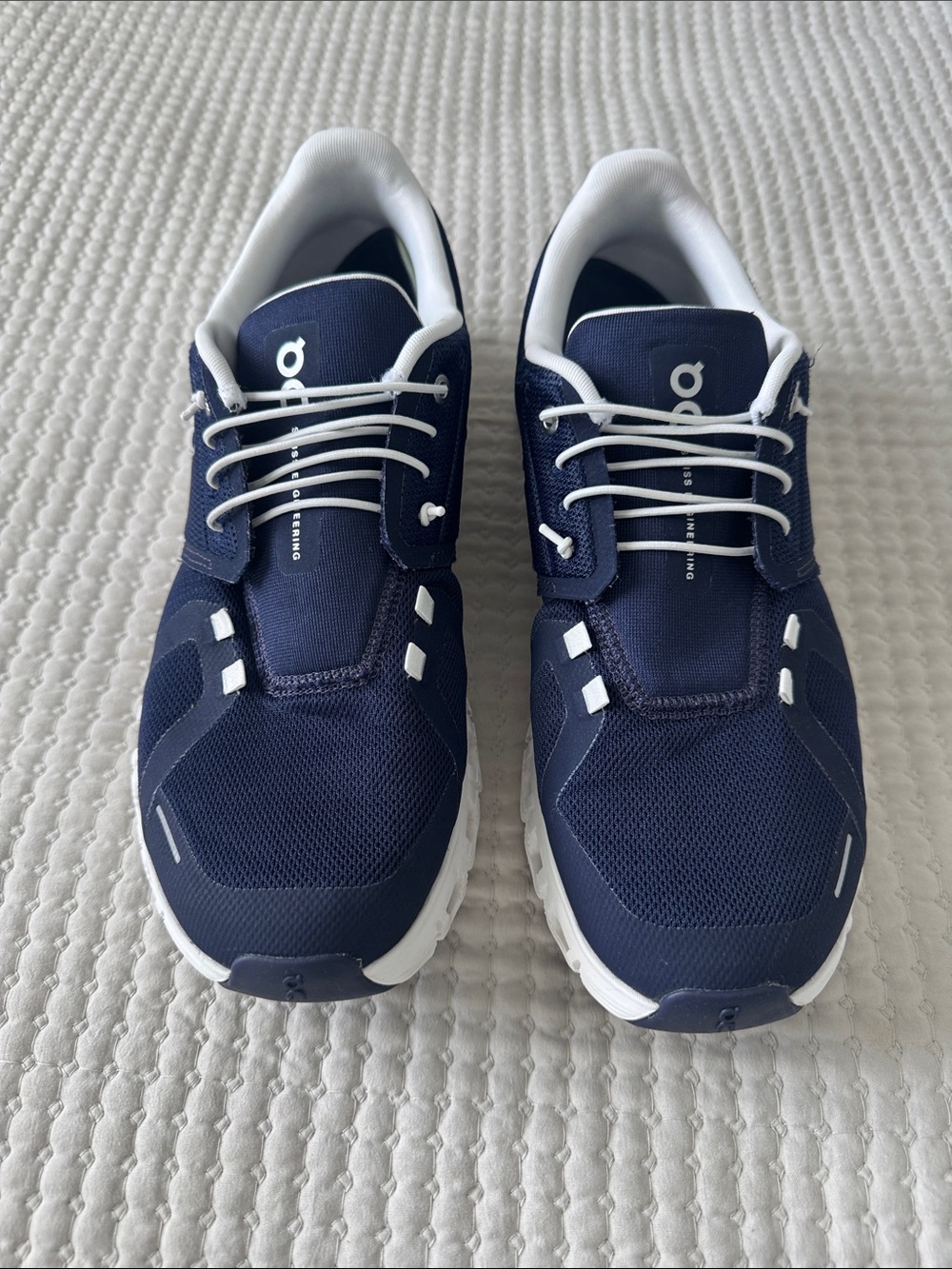 On Running Navy & White Men's Cloud Sneakers #onrunning #onshoes #oncloud - Picture 3 of 8